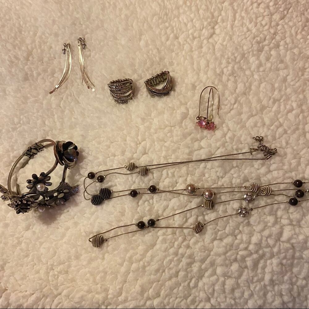 LOT of 6 Costume Jewelry Pieces Earrings Bracelet Necklace Ring